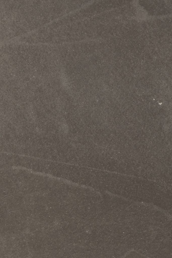 Houtskool een van de donkerste grijstinten. Veel gebruikt Beton Ciré voor aanrechtbladen en tafelbladen. Klik hier voor meer kleuren en info.