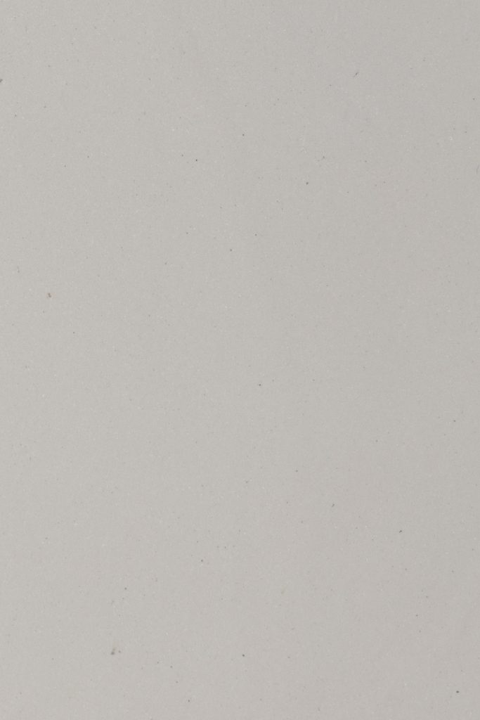 3.1 Sering - Een hele lichte tint grijs met een vleugje lavendel waardoor een bijzondere kleur is ontstaan. Een hele lichte tint grijs met een vleugje lavendel waardoor een bijzondere kleur is ontstaan. Kleuren van de Sigma NCS lijn: S1002-R50B en S0505-R60B matchen met deze kleur|.